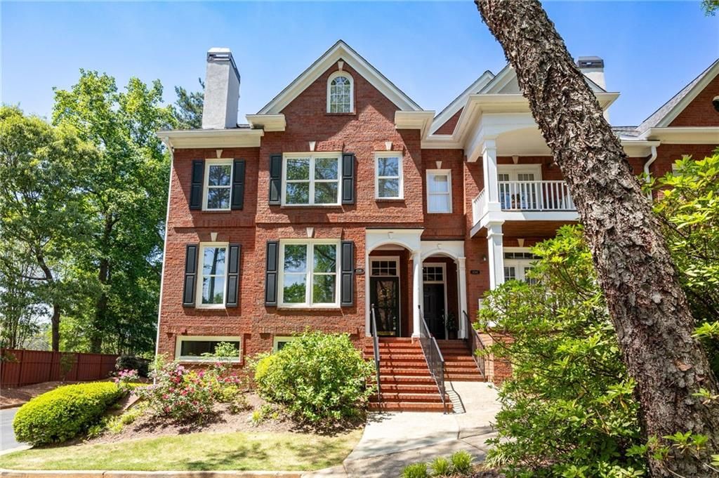 Image 3 of property listing at 4386 Paces Point Circle SE, Smyrna, GA 30080