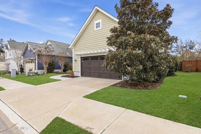 346 Hanover Lakes Drive, Wilmington, NC 28401