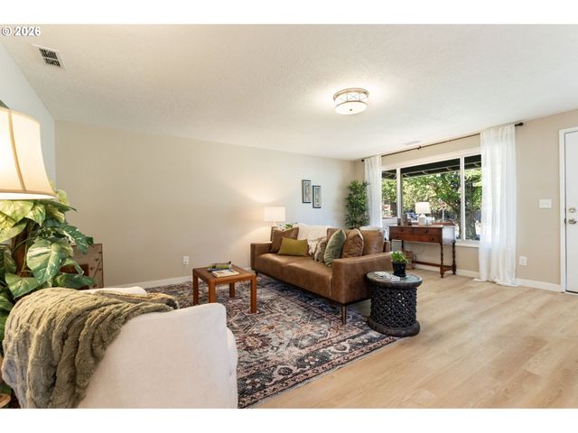 280 Nw 23RD St, Gresham, OR 97030