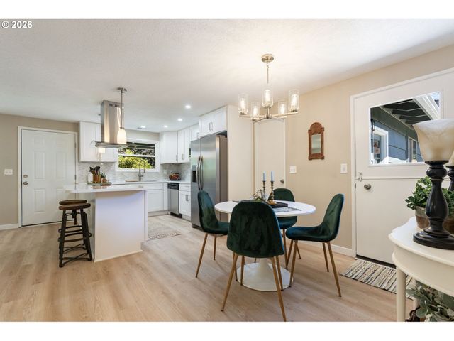 280 Nw 23RD St, Gresham, OR 97030