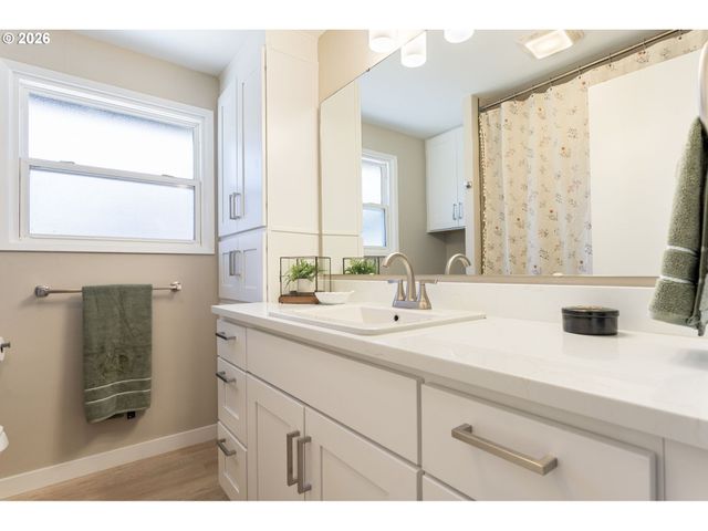 280 Nw 23RD St, Gresham, OR 97030