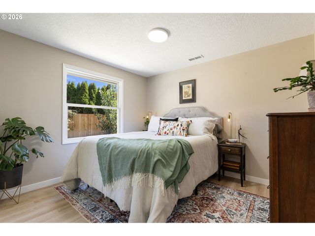 280 Nw 23RD St, Gresham, OR 97030
