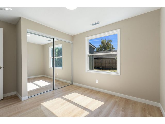 280 Nw 23RD St, Gresham, OR 97030