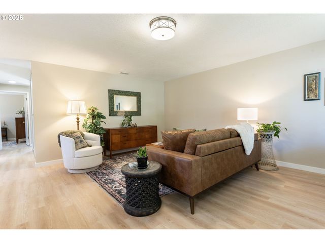 280 Nw 23RD St, Gresham, OR 97030