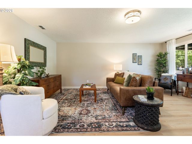 280 Nw 23RD St, Gresham, OR 97030
