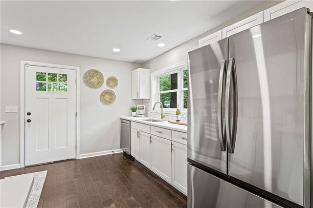 1995 VENETIAN SW Drive, Atlanta, GA 30311