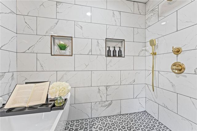 1995 VENETIAN SW Drive, Atlanta, GA 30311