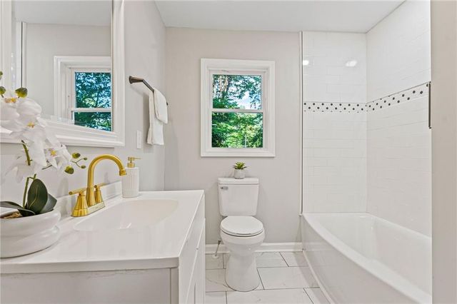 1995 VENETIAN SW Drive, Atlanta, GA 30311