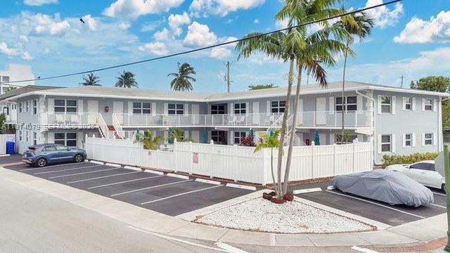 4658 Bougainvilla Dr 56, Lauderdale By The Sea, FL 33308