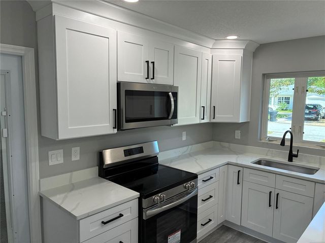 9024 2ND STREET N, St Petersburg, FL 33702