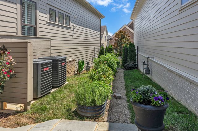 265 Stephens Valley Blvd, Nashville, TN 37221