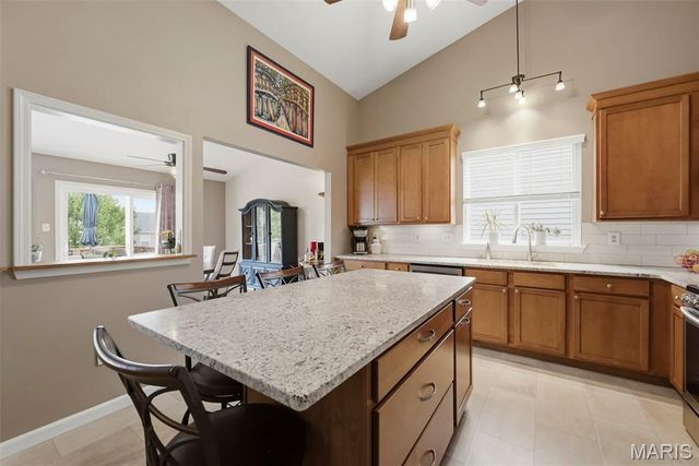 11 Lambeth Lane, Dardenne Prairie, MO 63368