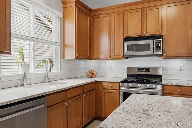 11 Lambeth Lane, Dardenne Prairie, MO 63368