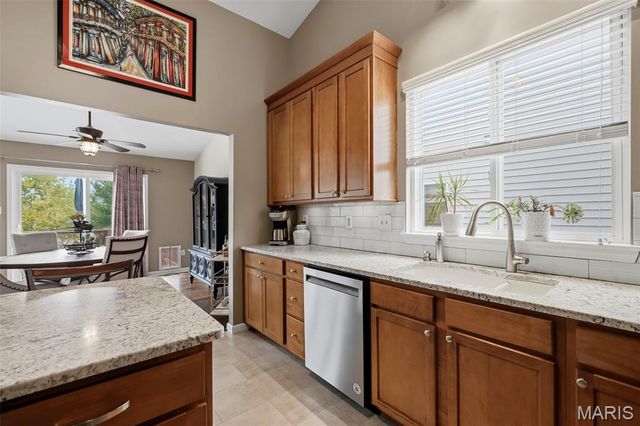 11 Lambeth Lane, Dardenne Prairie, MO 63368