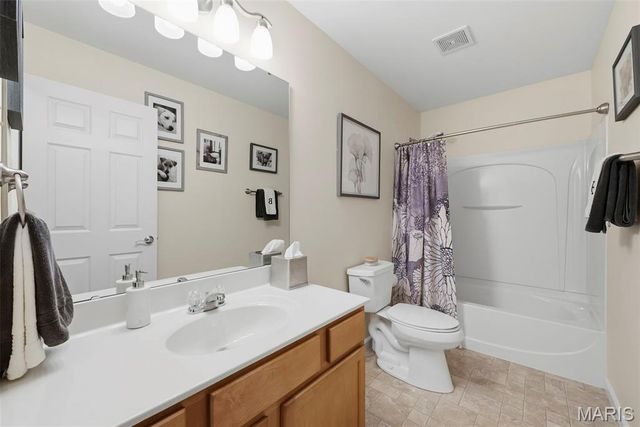 11 Lambeth Lane, Dardenne Prairie, MO 63368