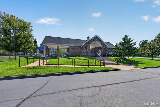 11 Lambeth Lane, Dardenne Prairie, MO 63368