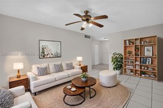 10786 N Kendall Dr D14, Miami, FL 33176