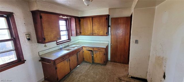 21250 Wilmore Avenue, Euclid, OH 44123