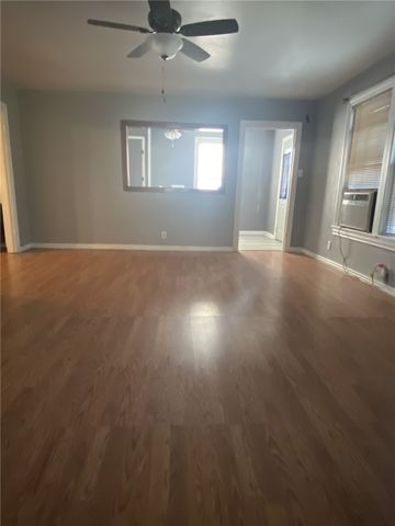 323 W 4th St, Alice, TX 78332