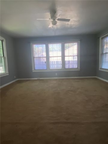 323 W 4th St, Alice, TX 78332