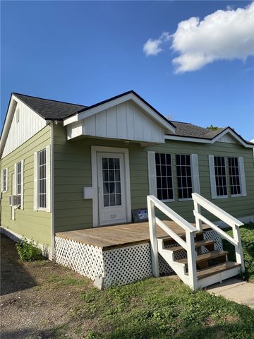 323 W 4th St, Alice, TX 78332