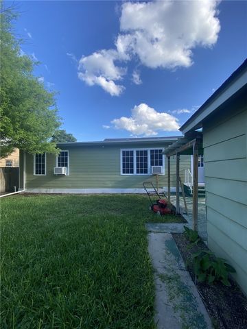 323 W 4th St, Alice, TX 78332