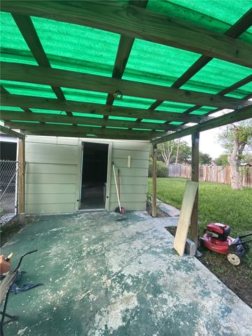 323 W 4th St, Alice, TX 78332