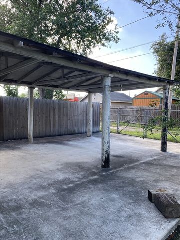323 W 4th St, Alice, TX 78332