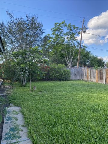 323 W 4th St, Alice, TX 78332