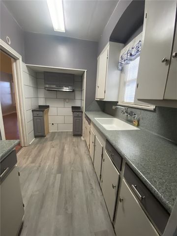 323 W 4th St, Alice, TX 78332