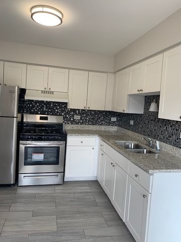 3 Tower Court 8, Downers Grove, IL 60516