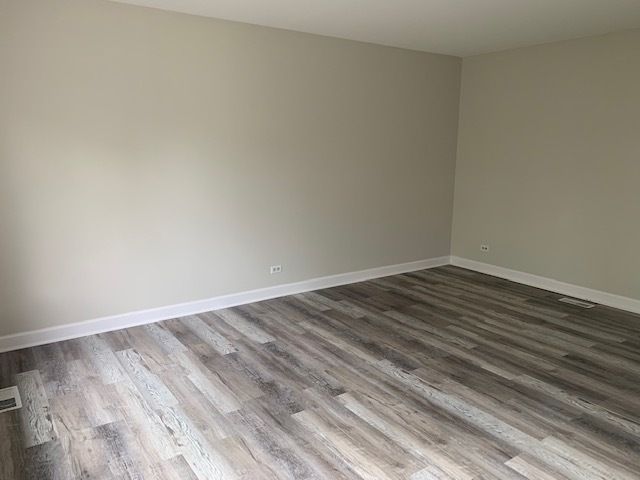 3 Tower Court 8, Downers Grove, IL 60516