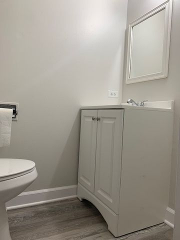 3 Tower Court 8, Downers Grove, IL 60516