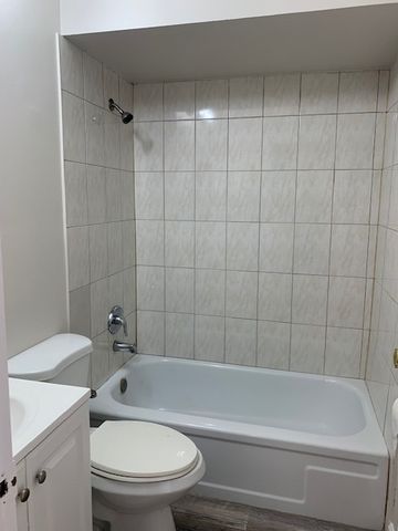 3 Tower Court 8, Downers Grove, IL 60516