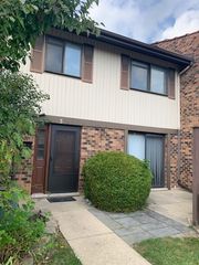 3 Tower Court 8, Downers Grove, IL 60516