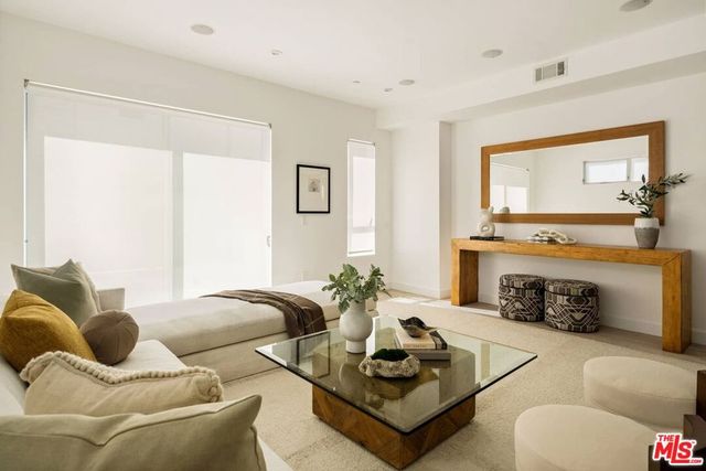 1752 Stoner Avenue, Los Angeles, CA 90025