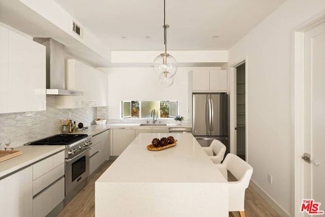 1752 Stoner Avenue, Los Angeles, CA 90025