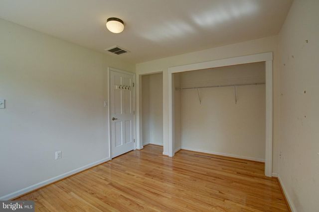 900 WALKER RD, Great Falls, VA 22066