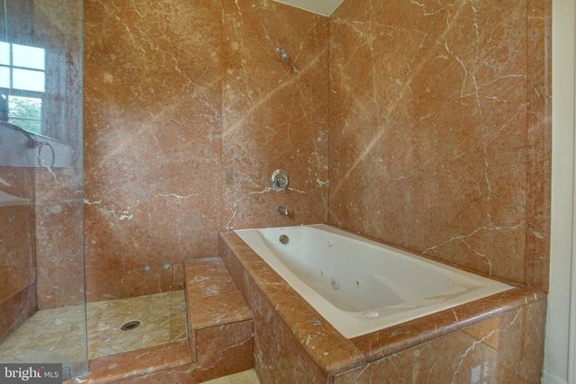 900 WALKER RD, Great Falls, VA 22066