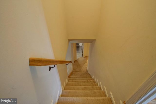 900 WALKER RD, Great Falls, VA 22066