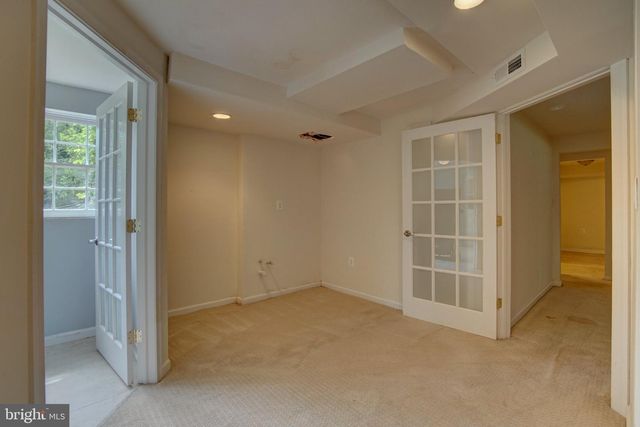 900 WALKER RD, Great Falls, VA 22066