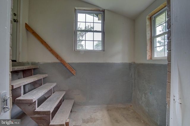 900 WALKER RD, Great Falls, VA 22066