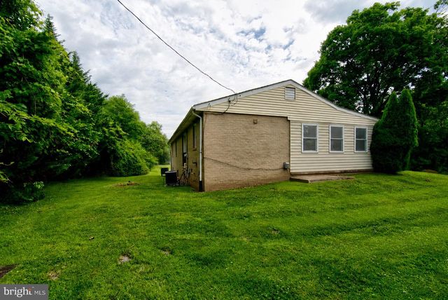 900 WALKER RD, Great Falls, VA 22066