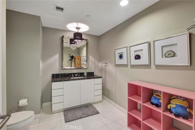900 W Olympic Boulevard 45F, Los Angeles, CA 90015