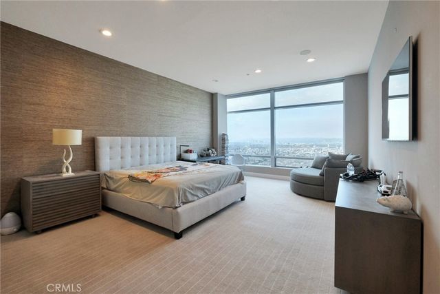900 W Olympic Boulevard 45F, Los Angeles, CA 90015