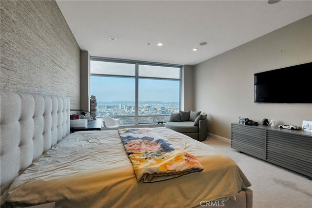 900 W Olympic Boulevard 45F, Los Angeles, CA 90015