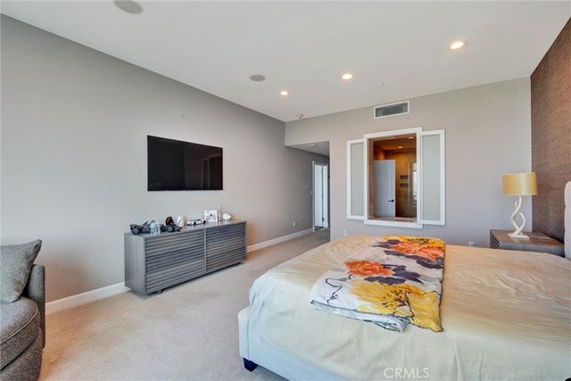 900 W Olympic Boulevard 45F, Los Angeles, CA 90015