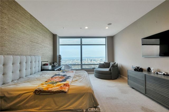900 W Olympic Boulevard 45F, Los Angeles, CA 90015