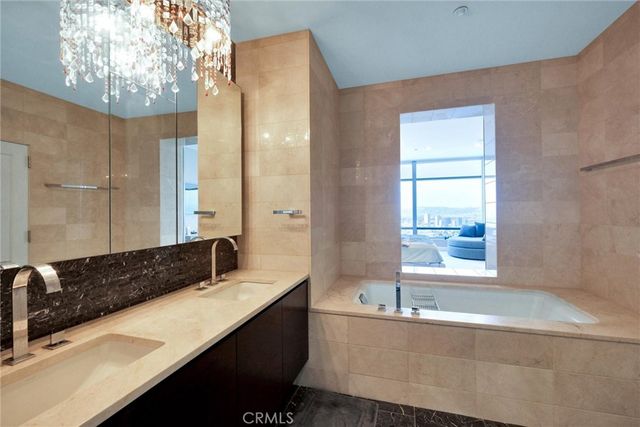900 W Olympic Boulevard 45F, Los Angeles, CA 90015