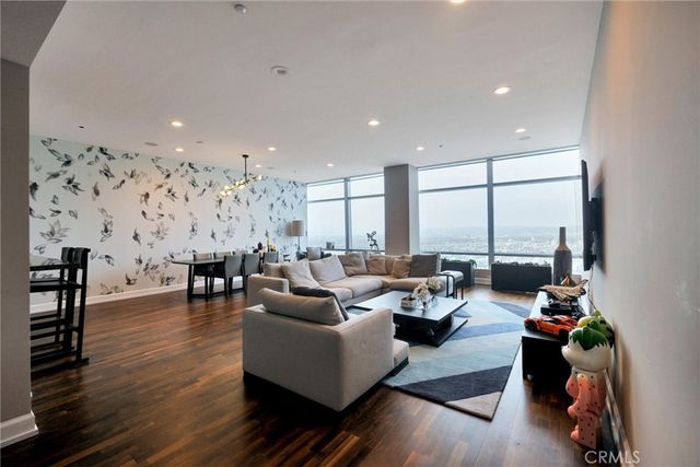 900 W Olympic Boulevard 45F, Los Angeles, CA 90015